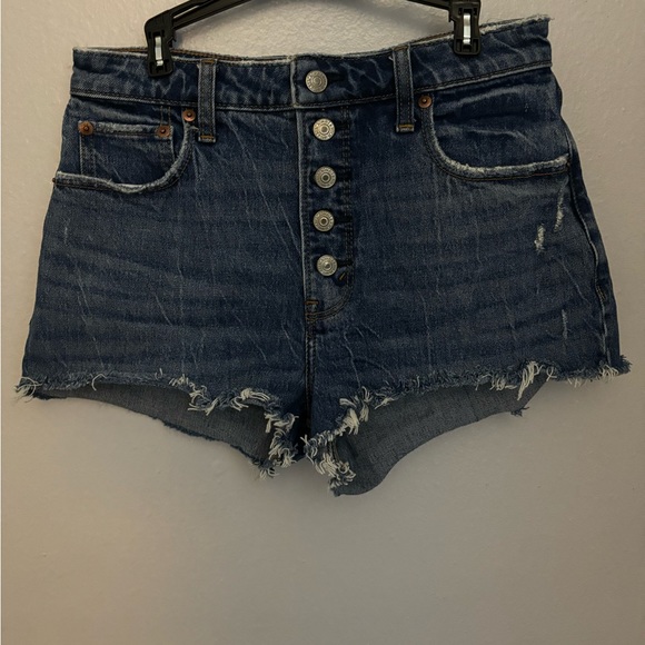 Abercrombie Curve Love Shorts - Picture 2 of 5